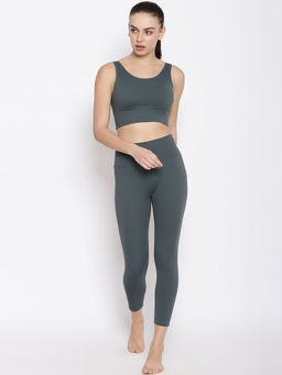 IKI CHIC - High Impact Gym & Yoga (Set of 2)