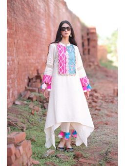 Mani Dua Khanna - Ivory Patchwork Yoke High-Low Kurta with Pant (Set of 2)