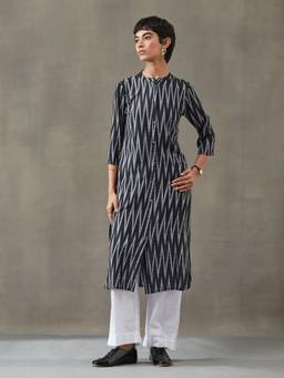 Gahan - Women Cotton Ikat Printed Straight Black Kurta