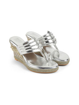 STOFFA - Women Embellished Kolhapuri K Wedges Silver