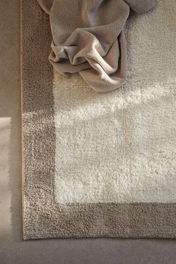H&M - Beige Tufted Bath Mat