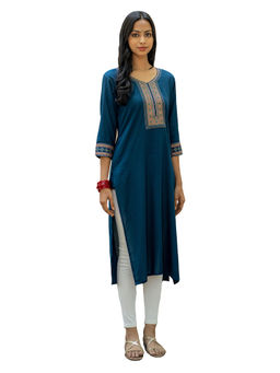 GulaboSitabo - Women's Blue Embroidered Thread Work Kurta
