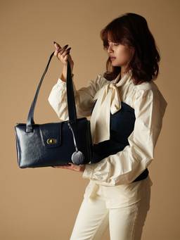 Theater - Betty Womens Shoulder Bag