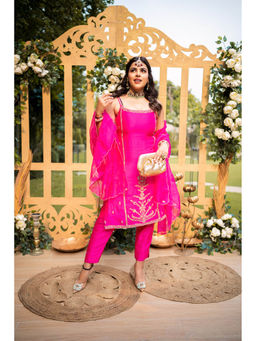 PINK CITY BY SARIKA - Chandbali Kurta With Pant And Dupatta (Set of 3)