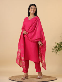 Janasya - Women Pink Cotton Blend Solid Straight Kurta With Pant & Dupatta