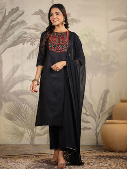 Janasya - Women Black Cotton Blend Embroidered Straight Kurta With Pant & Dupatta