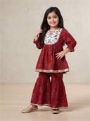 Maroon color option, Currently selected
