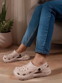 Carlton London - Womens Lightweight Ventilated Clog Sandals - Beige