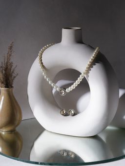 Ruby Raang Studio - Kundan and Pearl Choker with Studs