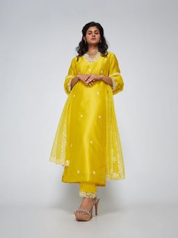 Asaga - Iris Lemon Chanderi Embroidered Kurta with Pants and Organza Dupatta (Set of 3)