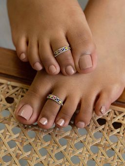 Shaya by CaratLane - Chokti Pattern Toe Rings In 925 Silver
