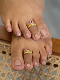 Shaya by CaratLane - 925 Silver Shaya by CaratLane Ankhadiyo Vakadiyo Toe Rings In Oxidised