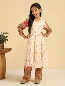 Bugandbees - V-Neck Tiered Kurta with Pant