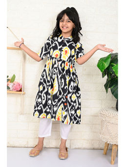 The Cotton Staple - Ebony Ikat Kurta and Pants (Set of 2)