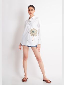 Richaa Goenka - White Comfort Fit Cotton Embroidered Shirt