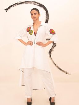 Richaa Goenka - White Cotton Embroidered Tunic