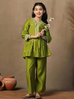 FASHION DREAM - Girls Green Silk Blend Embroidered Kurta with Pant