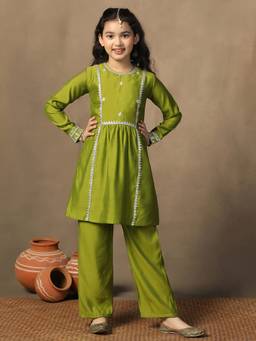 FASHION DREAM - Girls Green Silk Blend Embroidered Kurta with Pant