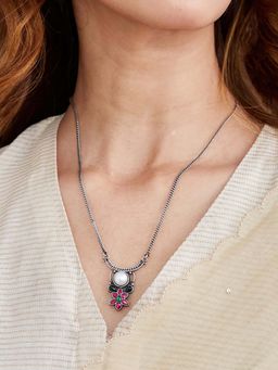 Fabindia - White Pendant Necklace