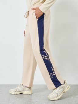 Styli - Mens Beige Oversized Contrast Panel Printed Trouser