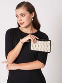 Off White color option, Currently selected