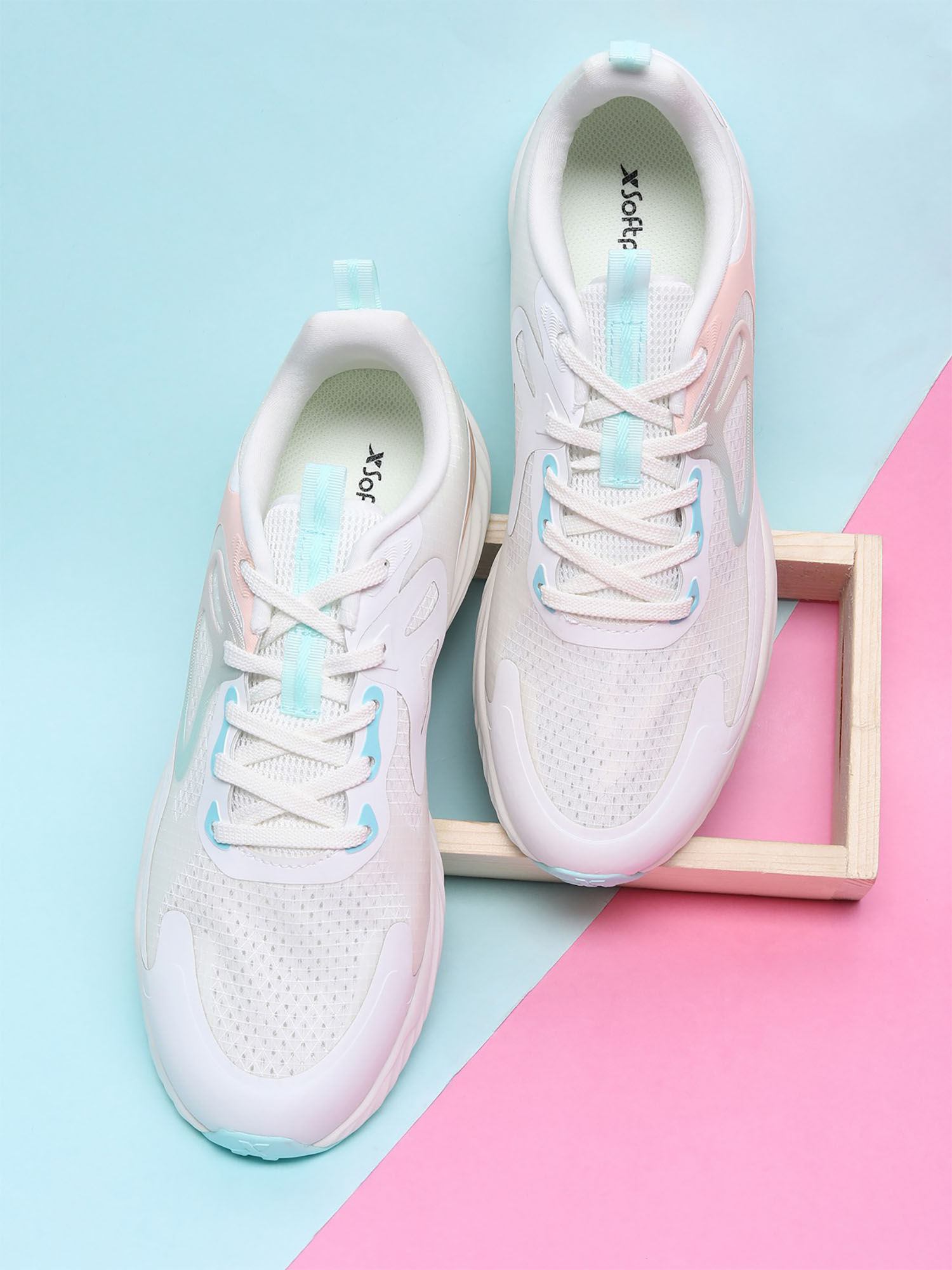 Buy Xtep Women White & Green Colorblock Comfort Running Shoes Online