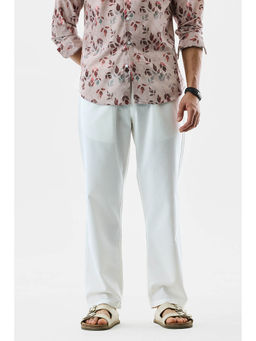 Snitch - White Solid Regular Casual Trouser for Men