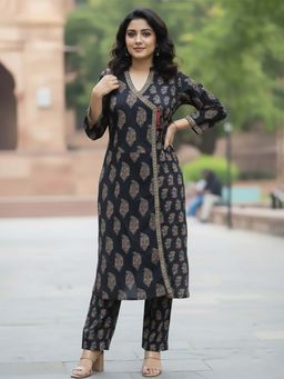 Varanga - Women Black Floral Printed Kurta with Pant