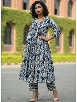 Varanga - Women Blue Ikat Printed Kurta with Pant