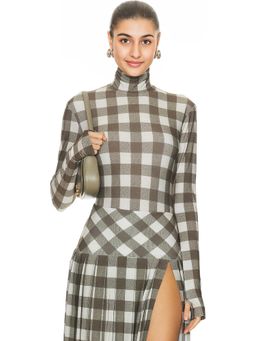 Norma Kamali - Slim Fit Long Sleeve Turtleneck Top