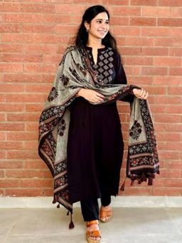 Gahan - Womens Viscose Rayon Straight Solid Kurta with Pant & Dupatta