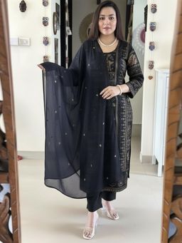 Gahan - Womens Viscose Rayon Straight Printed Kurta with Pant & Dupatta