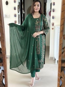 Gahan - Womens Viscose Rayon Straight Printed Kurta with Pant & Dupatta