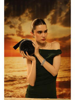 FOREVER NOOR - Solar Black Handbag