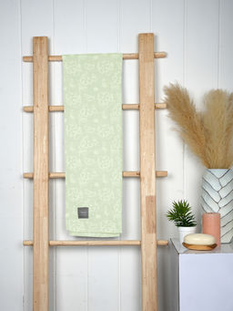 Doctor Towels - Banana Jacquard Floral Bath Towel - Pastel Green (M)