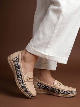 JODYHUB - Women Cream Loafers
