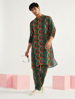Vastramay - Men Green Crepe Allover Printed Kurta and Pyjama (Set of 2)