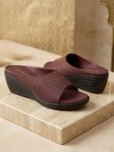 Maroon color option, Currently selected