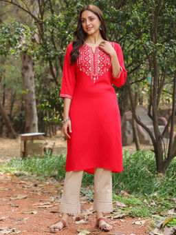 SAVI - Red Viscose Rayon Embroidered Kurta