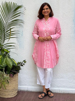 Chidiyaa - Pink Pure Cotton Floral Straight Kurti