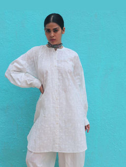 Chidiyaa - White Pure Cotton Floral Straight Kurta