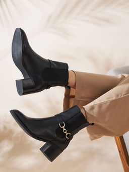 Peach Flores - Cecil Leather Block Heeled Chained Boots-Black