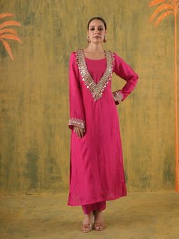 ONEWE INDIA - Rani Aabroo Pink Mirrorwork Silk Kurta and Pant with Slip (Set of 3)