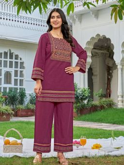 KAFTANIZE - Cotton Blend Maroon Round Neck Embellished/Sequined Kurti with Pant (Set of 2)