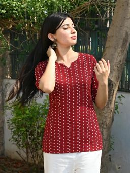 Gahan - Women Maroon Printed Straight Short Kurti