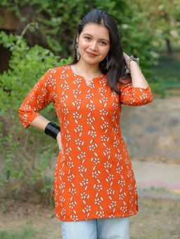 Gahan - Women Orange Printed Straight Short Kurti