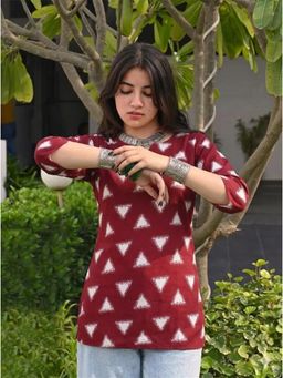 Gahan - Women Maroon Printed Straight Short Kurti