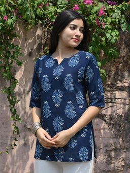 Gahan - Women Navy Blue Printed Straight Short Kurti