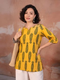 Gahan - Women Yellow Printed Straight Short Kurti