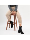 Black color option, Sold out, Currently selected